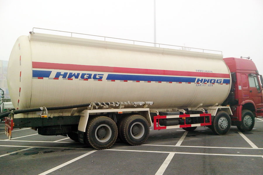 重汽8x4粉粒物料运输车