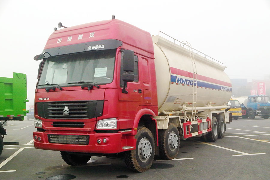 重汽前四后八39方粉粒物料运输车