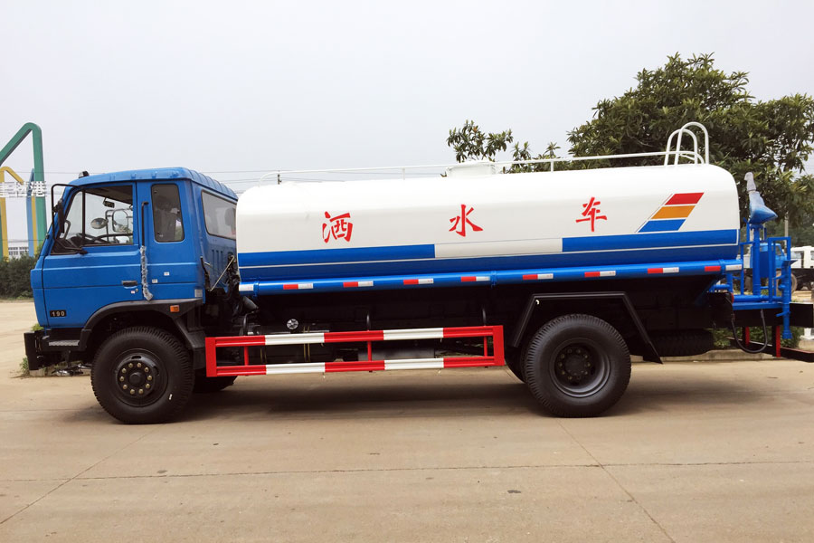 东风153洒水车