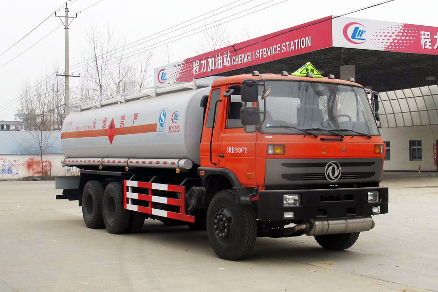 东风后双桥运油车
